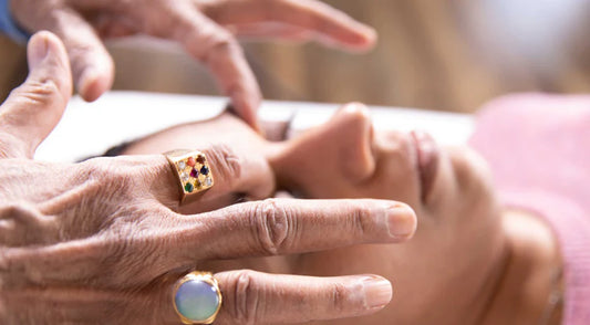 Reading the Signs of the Body (Lakshana): An Introduction